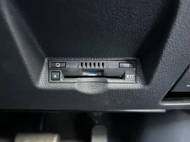 トヨタ ヤリスクロス ハイブリッド Z 福島県 2023(令5)年 2.5万km ブラックマイカ トヨタセーフティセンス/・プリクラッシュセーフティ/・レーントレーシングアシスト/・レーダークルーズコントロール/・オートマチックハイビーム/・ロードサインアシスト/・ブラインドスポットモニター/純正ディスプレイオーディオ/【Tコネクトナビ/USB/Bluetooth/Miracast】/パノラミックビューモニター/ビルトインETC/ヘッドアップディスプレイ/パワーバックドア/運転席パワーシート/前席シートヒーター/本革巻きステアリング/・ステアリングヒーター/・ステリングリモコン/LEDヘッドライト/純正フロアマット/純正ドアバイザー/取扱説明書/新車時保証書