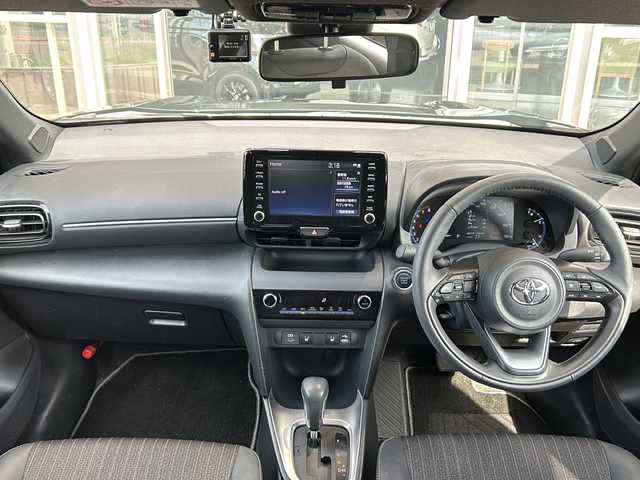 トヨタ ヤリスクロス Z 静岡県 2023(令5)年 1.2万km ブラックマイカ 純正ディスプレイオーディオ/・Bluetooth/・USB/・AppleCarPlay/・AndroidAuto/主要装備/・トヨタセーフティーセンス/・MTモード付AT/・追従クルコン/・バックカメラ/・ETC/・前ドラレコ/・シートヒーター/・パワーシート