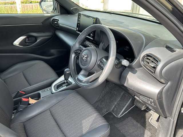 トヨタ ヤリスクロス Z 静岡県 2023(令5)年 1.2万km ブラックマイカ 純正ディスプレイオーディオ/・Bluetooth/・USB/・AppleCarPlay/・AndroidAuto/主要装備/・トヨタセーフティーセンス/・MTモード付AT/・追従クルコン/・バックカメラ/・ETC/・前ドラレコ/・シートヒーター/・パワーシート