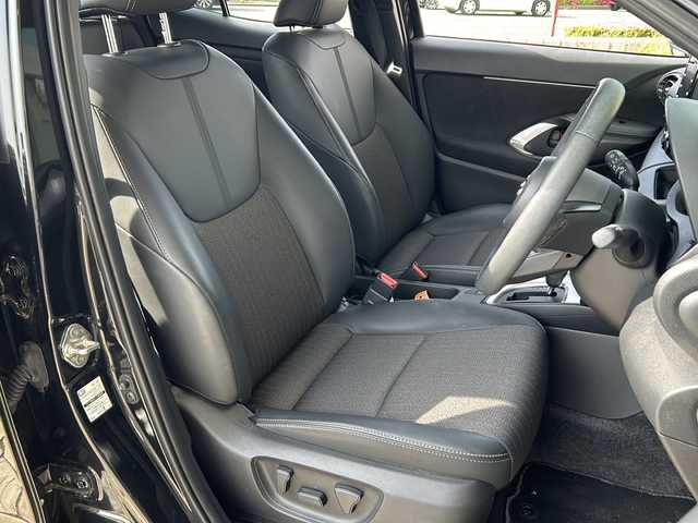 トヨタ ヤリスクロス Z 静岡県 2023(令5)年 1.2万km ブラックマイカ 純正ディスプレイオーディオ/・Bluetooth/・USB/・AppleCarPlay/・AndroidAuto/主要装備/・トヨタセーフティーセンス/・MTモード付AT/・追従クルコン/・バックカメラ/・ETC/・前ドラレコ/・シートヒーター/・パワーシート