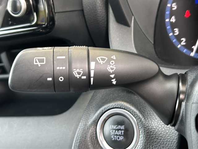 トヨタ ヤリスクロス Z 静岡県 2023(令5)年 1.2万km ブラックマイカ 純正ディスプレイオーディオ/・Bluetooth/・USB/・AppleCarPlay/・AndroidAuto/主要装備/・トヨタセーフティーセンス/・MTモード付AT/・追従クルコン/・バックカメラ/・ETC/・前ドラレコ/・シートヒーター/・パワーシート