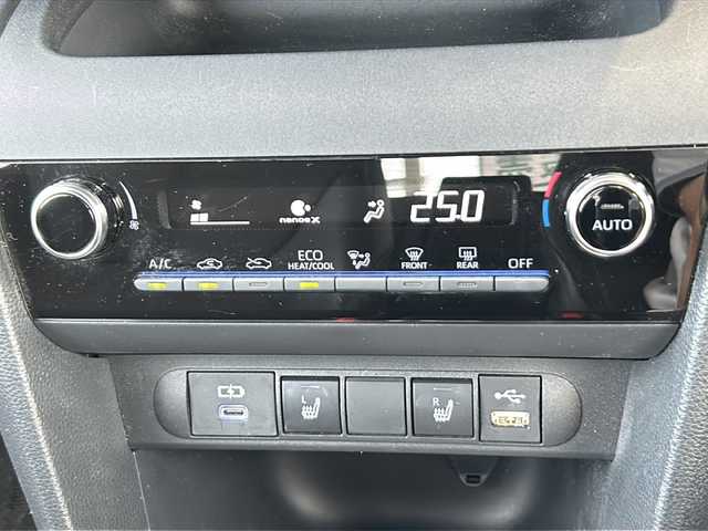 トヨタ ヤリスクロス Z 静岡県 2023(令5)年 1.2万km ブラックマイカ 純正ディスプレイオーディオ/・Bluetooth/・USB/・AppleCarPlay/・AndroidAuto/主要装備/・トヨタセーフティーセンス/・MTモード付AT/・追従クルコン/・バックカメラ/・ETC/・前ドラレコ/・シートヒーター/・パワーシート