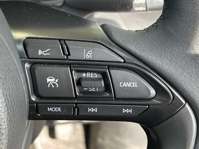 トヨタ ヤリスクロス Z 静岡県 2023(令5)年 1.2万km ブラックマイカ 純正ディスプレイオーディオ/・Bluetooth/・USB/・AppleCarPlay/・AndroidAuto/主要装備/・トヨタセーフティーセンス/・MTモード付AT/・追従クルコン/・バックカメラ/・ETC/・前ドラレコ/・シートヒーター/・パワーシート