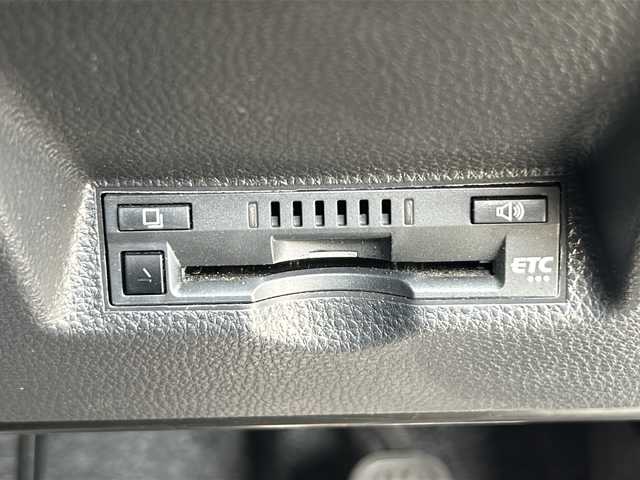 トヨタ ヤリスクロス Z 静岡県 2023(令5)年 1.2万km ブラックマイカ 純正ディスプレイオーディオ/・Bluetooth/・USB/・AppleCarPlay/・AndroidAuto/主要装備/・トヨタセーフティーセンス/・MTモード付AT/・追従クルコン/・バックカメラ/・ETC/・前ドラレコ/・シートヒーター/・パワーシート