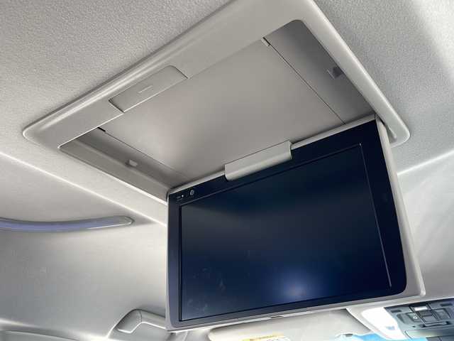 トヨタ アルファード S 岩手県 2018(平30)年 5.4万km ホワイトパールクリスタルシャイン ・４WD/・寒冷地仕様/・純正１０インチナビ/（CD・DVD・フルセグTV・BT・AM・FM）/・純正１２．１インチフリップダウンモニター/・バックカメラ/・社外前後ドライブレコーダー/・両側パワースライドドア/・純正エンジンスターター/・レーダークルーズコントロール/・レーンキープアシスト/・衝突被害軽減ブレーキ/・車線逸脱警報/・アイドリングストップ/・オートホールドブレーキ/・横滑り防止装置/・本革巻きステアリング/・オートライト/・オートハイビーム/・スマートキ/・プッシュスタート/・社外フロアマット/・ドアバイザー/・純正LEDヘッドライト/・フロントフォグランプ/・純正１８インチAW/・保証書/・車両取扱説明書/・ナビ取扱説明書