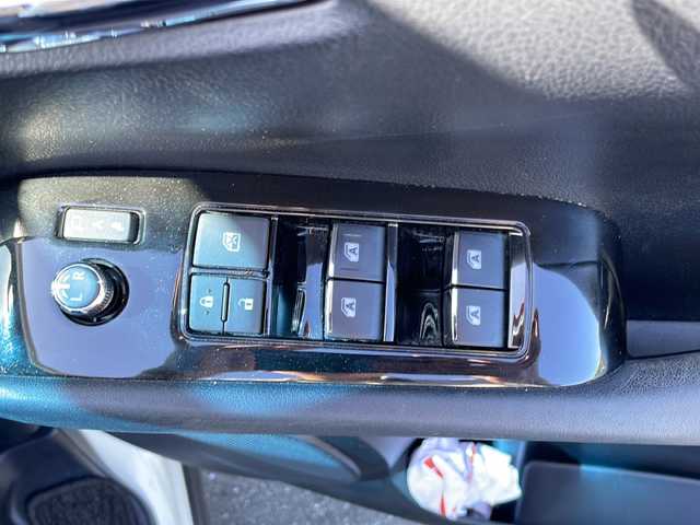 トヨタ アルファード S 岩手県 2018(平30)年 5.4万km ホワイトパールクリスタルシャイン ・４WD/・寒冷地仕様/・純正１０インチナビ/（CD・DVD・フルセグTV・BT・AM・FM）/・純正１２．１インチフリップダウンモニター/・バックカメラ/・社外前後ドライブレコーダー/・両側パワースライドドア/・純正エンジンスターター/・レーダークルーズコントロール/・レーンキープアシスト/・衝突被害軽減ブレーキ/・車線逸脱警報/・アイドリングストップ/・オートホールドブレーキ/・横滑り防止装置/・本革巻きステアリング/・オートライト/・オートハイビーム/・スマートキ/・プッシュスタート/・社外フロアマット/・ドアバイザー/・純正LEDヘッドライト/・フロントフォグランプ/・純正１８インチAW/・保証書/・車両取扱説明書/・ナビ取扱説明書