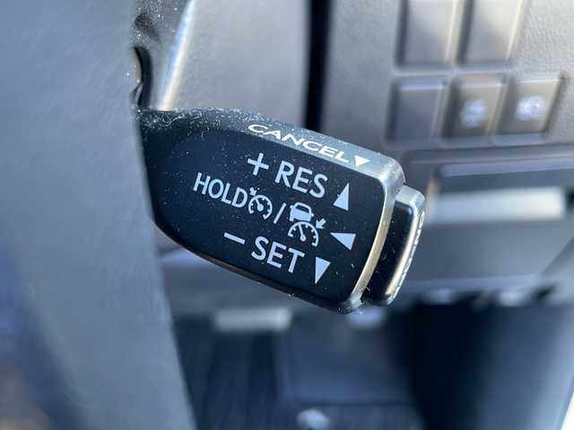 トヨタ アルファード S 岩手県 2018(平30)年 5.4万km ホワイトパールクリスタルシャイン ・４WD/・寒冷地仕様/・純正１０インチナビ/（CD・DVD・フルセグTV・BT・AM・FM）/・純正１２．１インチフリップダウンモニター/・バックカメラ/・社外前後ドライブレコーダー/・両側パワースライドドア/・純正エンジンスターター/・レーダークルーズコントロール/・レーンキープアシスト/・衝突被害軽減ブレーキ/・車線逸脱警報/・アイドリングストップ/・オートホールドブレーキ/・横滑り防止装置/・本革巻きステアリング/・オートライト/・オートハイビーム/・スマートキ/・プッシュスタート/・社外フロアマット/・ドアバイザー/・純正LEDヘッドライト/・フロントフォグランプ/・純正１８インチAW/・保証書/・車両取扱説明書/・ナビ取扱説明書