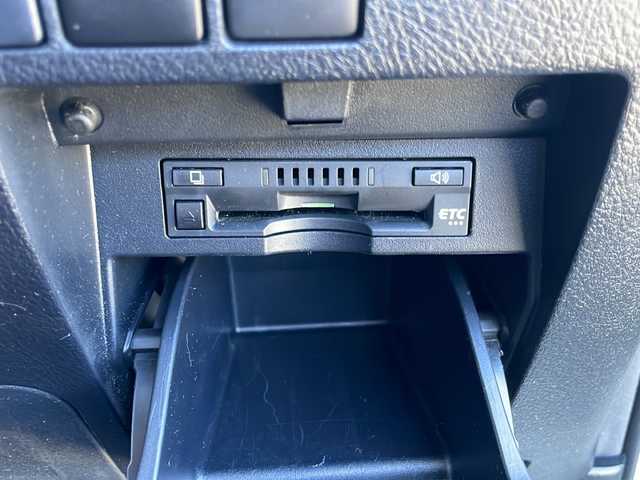 トヨタ アルファード S 岩手県 2018(平30)年 5.4万km ホワイトパールクリスタルシャイン ・４WD/・寒冷地仕様/・純正１０インチナビ/（CD・DVD・フルセグTV・BT・AM・FM）/・純正１２．１インチフリップダウンモニター/・バックカメラ/・社外前後ドライブレコーダー/・両側パワースライドドア/・純正エンジンスターター/・レーダークルーズコントロール/・レーンキープアシスト/・衝突被害軽減ブレーキ/・車線逸脱警報/・アイドリングストップ/・オートホールドブレーキ/・横滑り防止装置/・本革巻きステアリング/・オートライト/・オートハイビーム/・スマートキ/・プッシュスタート/・社外フロアマット/・ドアバイザー/・純正LEDヘッドライト/・フロントフォグランプ/・純正１８インチAW/・保証書/・車両取扱説明書/・ナビ取扱説明書