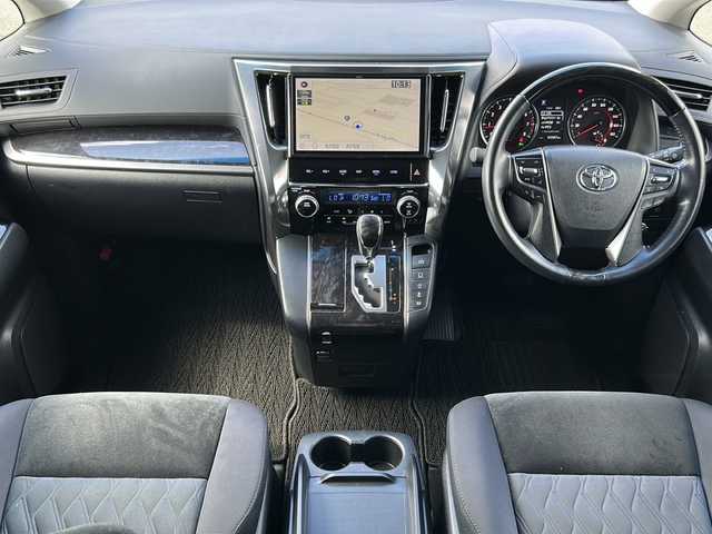 トヨタ アルファード S 岩手県 2018(平30)年 5.4万km ホワイトパールクリスタルシャイン ・４WD/・寒冷地仕様/・純正１０インチナビ/（CD・DVD・フルセグTV・BT・AM・FM）/・純正１２．１インチフリップダウンモニター/・バックカメラ/・社外前後ドライブレコーダー/・両側パワースライドドア/・純正エンジンスターター/・レーダークルーズコントロール/・レーンキープアシスト/・衝突被害軽減ブレーキ/・車線逸脱警報/・アイドリングストップ/・オートホールドブレーキ/・横滑り防止装置/・本革巻きステアリング/・オートライト/・オートハイビーム/・スマートキ/・プッシュスタート/・社外フロアマット/・ドアバイザー/・純正LEDヘッドライト/・フロントフォグランプ/・純正１８インチAW/・保証書/・車両取扱説明書/・ナビ取扱説明書