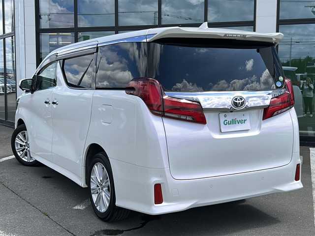 トヨタ アルファード S 岩手県 2018(平30)年 5.4万km ホワイトパールクリスタルシャイン ・４WD/・寒冷地仕様/・純正１０インチナビ/（CD・DVD・フルセグTV・BT・AM・FM）/・純正１２．１インチフリップダウンモニター/・バックカメラ/・社外前後ドライブレコーダー/・両側パワースライドドア/・純正エンジンスターター/・レーダークルーズコントロール/・レーンキープアシスト/・衝突被害軽減ブレーキ/・車線逸脱警報/・アイドリングストップ/・オートホールドブレーキ/・横滑り防止装置/・本革巻きステアリング/・オートライト/・オートハイビーム/・スマートキ/・プッシュスタート/・社外フロアマット/・ドアバイザー/・純正LEDヘッドライト/・フロントフォグランプ/・純正１８インチAW/・保証書/・車両取扱説明書/・ナビ取扱説明書