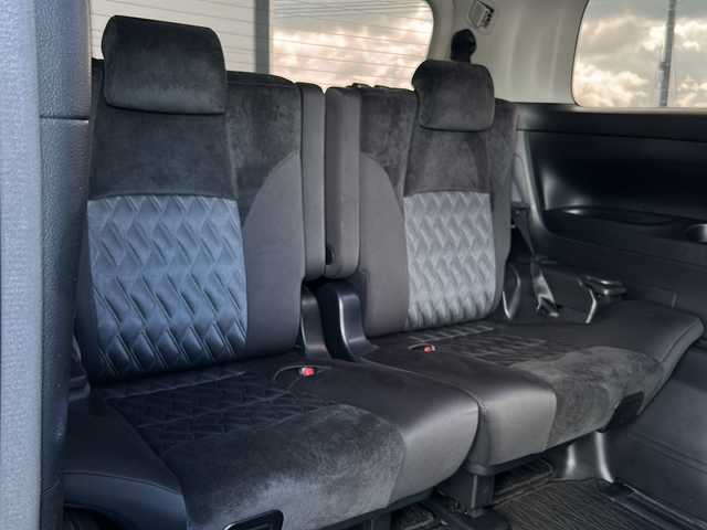 トヨタ アルファード S 岩手県 2018(平30)年 5.4万km ホワイトパールクリスタルシャイン ・４WD/・寒冷地仕様/・純正１０インチナビ/（CD・DVD・フルセグTV・BT・AM・FM）/・純正１２．１インチフリップダウンモニター/・バックカメラ/・社外前後ドライブレコーダー/・両側パワースライドドア/・純正エンジンスターター/・レーダークルーズコントロール/・レーンキープアシスト/・衝突被害軽減ブレーキ/・車線逸脱警報/・アイドリングストップ/・オートホールドブレーキ/・横滑り防止装置/・本革巻きステアリング/・オートライト/・オートハイビーム/・スマートキ/・プッシュスタート/・社外フロアマット/・ドアバイザー/・純正LEDヘッドライト/・フロントフォグランプ/・純正１８インチAW/・保証書/・車両取扱説明書/・ナビ取扱説明書