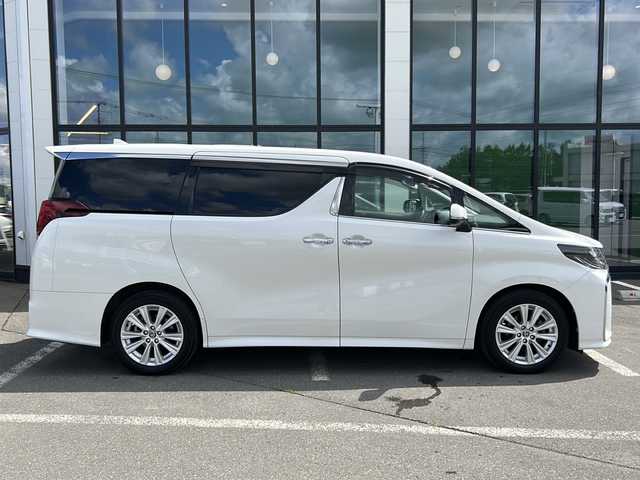 トヨタ アルファード S 岩手県 2018(平30)年 5.4万km ホワイトパールクリスタルシャイン ・４WD/・寒冷地仕様/・純正１０インチナビ/（CD・DVD・フルセグTV・BT・AM・FM）/・純正１２．１インチフリップダウンモニター/・バックカメラ/・社外前後ドライブレコーダー/・両側パワースライドドア/・純正エンジンスターター/・レーダークルーズコントロール/・レーンキープアシスト/・衝突被害軽減ブレーキ/・車線逸脱警報/・アイドリングストップ/・オートホールドブレーキ/・横滑り防止装置/・本革巻きステアリング/・オートライト/・オートハイビーム/・スマートキ/・プッシュスタート/・社外フロアマット/・ドアバイザー/・純正LEDヘッドライト/・フロントフォグランプ/・純正１８インチAW/・保証書/・車両取扱説明書/・ナビ取扱説明書