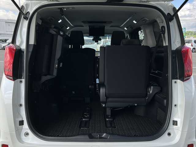 トヨタ アルファード S 岩手県 2018(平30)年 5.4万km ホワイトパールクリスタルシャイン ・４WD/・寒冷地仕様/・純正１０インチナビ/（CD・DVD・フルセグTV・BT・AM・FM）/・純正１２．１インチフリップダウンモニター/・バックカメラ/・社外前後ドライブレコーダー/・両側パワースライドドア/・純正エンジンスターター/・レーダークルーズコントロール/・レーンキープアシスト/・衝突被害軽減ブレーキ/・車線逸脱警報/・アイドリングストップ/・オートホールドブレーキ/・横滑り防止装置/・本革巻きステアリング/・オートライト/・オートハイビーム/・スマートキ/・プッシュスタート/・社外フロアマット/・ドアバイザー/・純正LEDヘッドライト/・フロントフォグランプ/・純正１８インチAW/・保証書/・車両取扱説明書/・ナビ取扱説明書