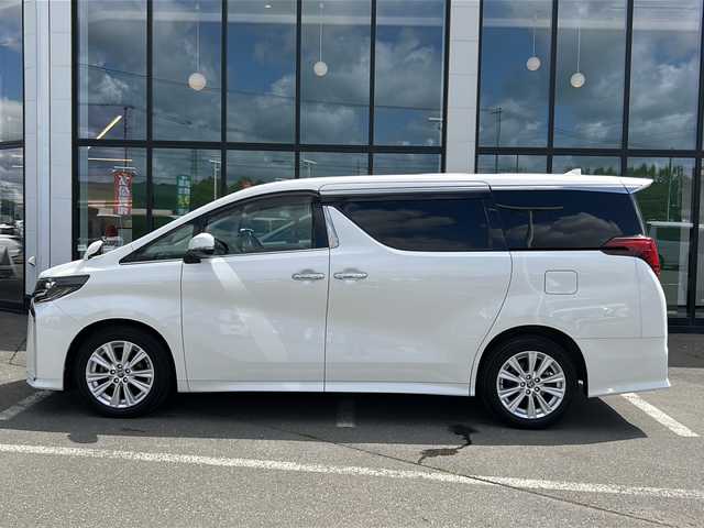 トヨタ アルファード S 岩手県 2018(平30)年 5.4万km ホワイトパールクリスタルシャイン ・４WD/・寒冷地仕様/・純正１０インチナビ/（CD・DVD・フルセグTV・BT・AM・FM）/・純正１２．１インチフリップダウンモニター/・バックカメラ/・社外前後ドライブレコーダー/・両側パワースライドドア/・純正エンジンスターター/・レーダークルーズコントロール/・レーンキープアシスト/・衝突被害軽減ブレーキ/・車線逸脱警報/・アイドリングストップ/・オートホールドブレーキ/・横滑り防止装置/・本革巻きステアリング/・オートライト/・オートハイビーム/・スマートキ/・プッシュスタート/・社外フロアマット/・ドアバイザー/・純正LEDヘッドライト/・フロントフォグランプ/・純正１８インチAW/・保証書/・車両取扱説明書/・ナビ取扱説明書