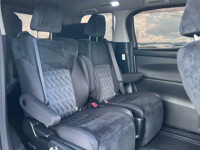 トヨタ アルファード S 岩手県 2018(平30)年 5.4万km ホワイトパールクリスタルシャイン ・４WD/・寒冷地仕様/・純正１０インチナビ/（CD・DVD・フルセグTV・BT・AM・FM）/・純正１２．１インチフリップダウンモニター/・バックカメラ/・社外前後ドライブレコーダー/・両側パワースライドドア/・純正エンジンスターター/・レーダークルーズコントロール/・レーンキープアシスト/・衝突被害軽減ブレーキ/・車線逸脱警報/・アイドリングストップ/・オートホールドブレーキ/・横滑り防止装置/・本革巻きステアリング/・オートライト/・オートハイビーム/・スマートキ/・プッシュスタート/・社外フロアマット/・ドアバイザー/・純正LEDヘッドライト/・フロントフォグランプ/・純正１８インチAW/・保証書/・車両取扱説明書/・ナビ取扱説明書