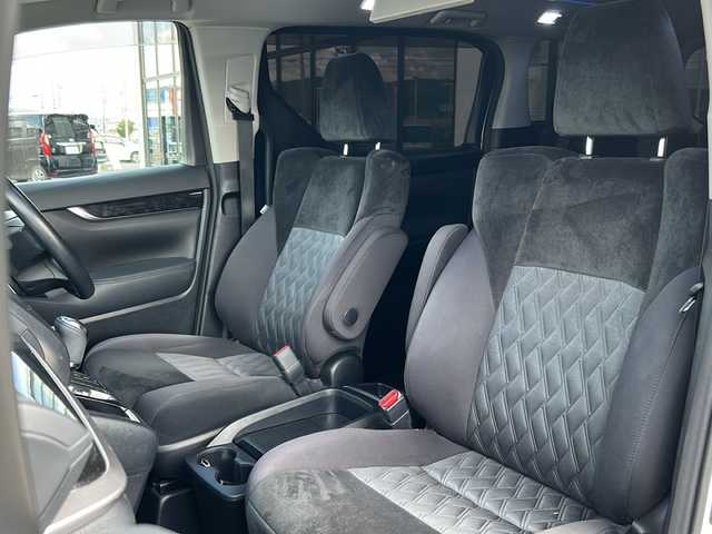 トヨタ アルファード S 岩手県 2018(平30)年 5.4万km ホワイトパールクリスタルシャイン ・４WD/・寒冷地仕様/・純正１０インチナビ/（CD・DVD・フルセグTV・BT・AM・FM）/・純正１２．１インチフリップダウンモニター/・バックカメラ/・社外前後ドライブレコーダー/・両側パワースライドドア/・純正エンジンスターター/・レーダークルーズコントロール/・レーンキープアシスト/・衝突被害軽減ブレーキ/・車線逸脱警報/・アイドリングストップ/・オートホールドブレーキ/・横滑り防止装置/・本革巻きステアリング/・オートライト/・オートハイビーム/・スマートキ/・プッシュスタート/・社外フロアマット/・ドアバイザー/・純正LEDヘッドライト/・フロントフォグランプ/・純正１８インチAW/・保証書/・車両取扱説明書/・ナビ取扱説明書