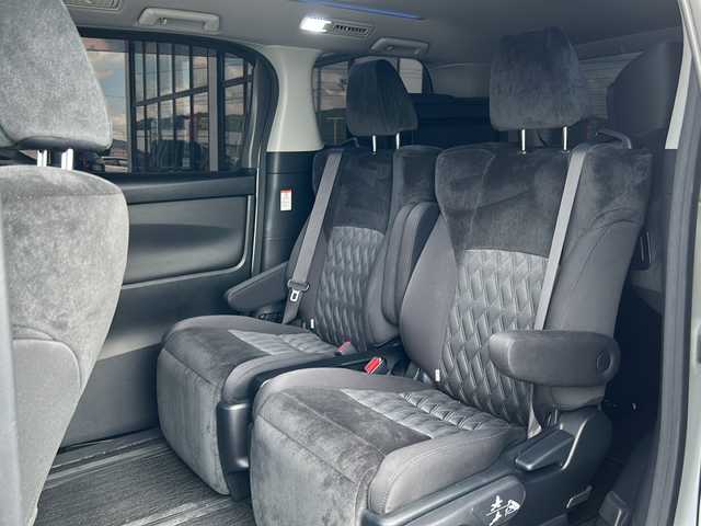 トヨタ アルファード S 岩手県 2018(平30)年 5.4万km ホワイトパールクリスタルシャイン ・４WD/・寒冷地仕様/・純正１０インチナビ/（CD・DVD・フルセグTV・BT・AM・FM）/・純正１２．１インチフリップダウンモニター/・バックカメラ/・社外前後ドライブレコーダー/・両側パワースライドドア/・純正エンジンスターター/・レーダークルーズコントロール/・レーンキープアシスト/・衝突被害軽減ブレーキ/・車線逸脱警報/・アイドリングストップ/・オートホールドブレーキ/・横滑り防止装置/・本革巻きステアリング/・オートライト/・オートハイビーム/・スマートキ/・プッシュスタート/・社外フロアマット/・ドアバイザー/・純正LEDヘッドライト/・フロントフォグランプ/・純正１８インチAW/・保証書/・車両取扱説明書/・ナビ取扱説明書