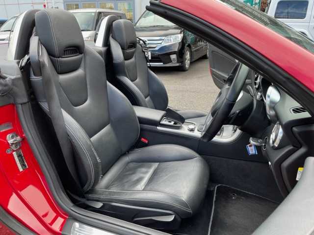 メルセデス・ベンツ ＳＬＫ２００ ブルーエフィシェンシー 神奈川県 2012(平24)年 7.7万km ファイアオパール ターボ/純正HDDナビ/・CD/DVD/ラジオ/Bluetooth/レザーシート/シートヒーター/エアスカーフ/クルーズコントロール/純正17インチAW/ETC/キーレスエントリー/純正HIDヘッドライト/フォグランプ/ターンランプ付電動格納ドアミラー/パドルシフト付ステアリング/純正フロアマット/コマンドシステム取扱説明書/新車時保証書