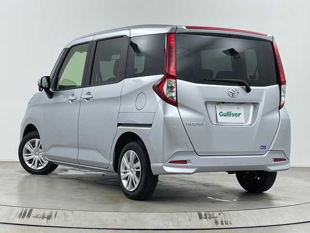 トヨタ ルーミー G 埼玉県 2023(令5)年 0.9万km ブライトシルバーM 純正ディスプレイオーディオ/(Bluetooth/Android Auto/Apple Car Play/USB/AM/FM)/地デジワンセグ/全方位カメラ/ETC/運転席・助手席シートヒーター/衝突軽減ブレーキ/クリアランスソナー/アイドリングストップ/パワーモード/プッシュスタート/ステアリングリモコン/両側パワースライドドア/電動格納ミラー/ウィンカーミラー/社外フロアマット