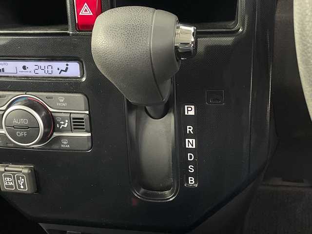 トヨタ ルーミー G 埼玉県 2023(令5)年 0.9万km ブライトシルバーM 純正ディスプレイオーディオ/(Bluetooth/Android Auto/Apple Car Play/USB/AM/FM)/地デジワンセグ/全方位カメラ/ETC/運転席・助手席シートヒーター/衝突軽減ブレーキ/クリアランスソナー/アイドリングストップ/パワーモード/プッシュスタート/ステアリングリモコン/両側パワースライドドア/電動格納ミラー/ウィンカーミラー/社外フロアマット