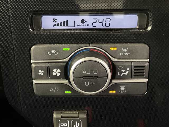 トヨタ ルーミー G 埼玉県 2023(令5)年 0.9万km ブライトシルバーM 純正ディスプレイオーディオ/(Bluetooth/Android Auto/Apple Car Play/USB/AM/FM)/地デジワンセグ/全方位カメラ/ETC/運転席・助手席シートヒーター/衝突軽減ブレーキ/クリアランスソナー/アイドリングストップ/パワーモード/プッシュスタート/ステアリングリモコン/両側パワースライドドア/電動格納ミラー/ウィンカーミラー/社外フロアマット