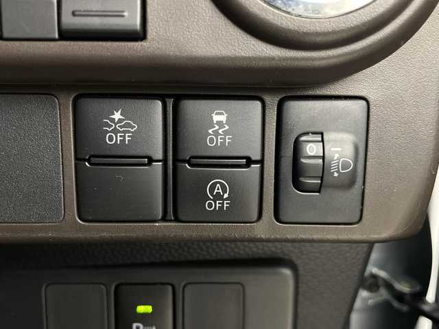 トヨタ ルーミー G 埼玉県 2023(令5)年 0.9万km ブライトシルバーM 純正ディスプレイオーディオ/(Bluetooth/Android Auto/Apple Car Play/USB/AM/FM)/地デジワンセグ/全方位カメラ/ETC/運転席・助手席シートヒーター/衝突軽減ブレーキ/クリアランスソナー/アイドリングストップ/パワーモード/プッシュスタート/ステアリングリモコン/両側パワースライドドア/電動格納ミラー/ウィンカーミラー/社外フロアマット