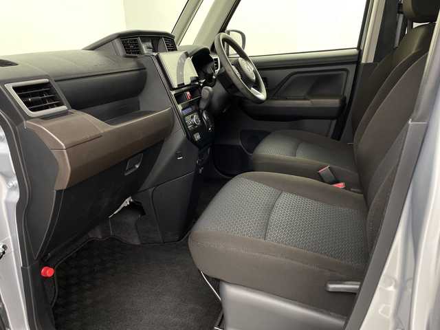 トヨタ ルーミー G 埼玉県 2023(令5)年 0.9万km ブライトシルバーM 純正ディスプレイオーディオ/(Bluetooth/Android Auto/Apple Car Play/USB/AM/FM)/地デジワンセグ/全方位カメラ/ETC/運転席・助手席シートヒーター/衝突軽減ブレーキ/クリアランスソナー/アイドリングストップ/パワーモード/プッシュスタート/ステアリングリモコン/両側パワースライドドア/電動格納ミラー/ウィンカーミラー/社外フロアマット