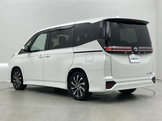 トヨタ ヴォクシー ハイブリッド S－Z 埼玉県 2022(令4)年 1.9万km ホワイトパールクリスタルシャイン 純正８インチディスプレイオーディオ　フリップダウンモニター　バックカメラ　快適利便パッケージ　デジタルミラー　両側パワースライドドア　シートヒーター　ＡＣ１００Ｖ　ビルトインＥＴＣ２．０　ＬＥＤライト