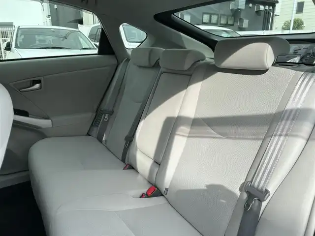 トヨタ プリウス S 福岡県 2013(平25)年 6.9万km ボルドーマイカメタリック 純正メモリーナビ：NSCP-W62/(AM/FM/SD/TV/Bluetooth)/バックカメラ/ETC/ウィンカーミラー/電動格納ミラー/ステアリングスイッチ/ドアバイザー/プッシュスタート/純正フロアマット/スマートキー/電格ミラー/社外ドライブレコーダー/フォグランプ/PWRモード/EVモード/ECOモード/スペアキー×1/保証書/取扱説明書