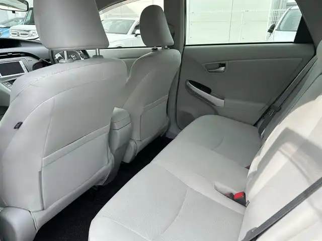 トヨタ プリウス S 福岡県 2013(平25)年 6.9万km ボルドーマイカメタリック 純正メモリーナビ：NSCP-W62/(AM/FM/SD/TV/Bluetooth)/バックカメラ/ETC/ウィンカーミラー/電動格納ミラー/ステアリングスイッチ/ドアバイザー/プッシュスタート/純正フロアマット/スマートキー/電格ミラー/社外ドライブレコーダー/フォグランプ/PWRモード/EVモード/ECOモード/スペアキー×1/保証書/取扱説明書