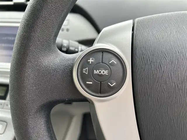 トヨタ プリウス S 福岡県 2013(平25)年 6.9万km ボルドーマイカメタリック 純正メモリーナビ：NSCP-W62/(AM/FM/SD/TV/Bluetooth)/バックカメラ/ETC/ウィンカーミラー/電動格納ミラー/ステアリングスイッチ/ドアバイザー/プッシュスタート/純正フロアマット/スマートキー/電格ミラー/社外ドライブレコーダー/フォグランプ/PWRモード/EVモード/ECOモード/スペアキー×1/保証書/取扱説明書
