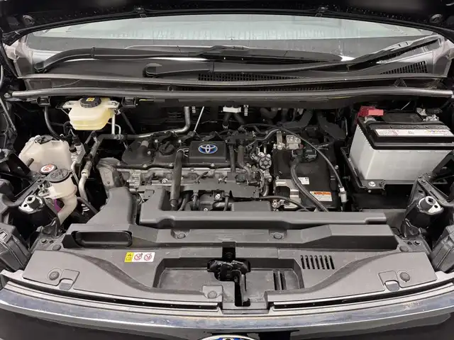 トヨタ ヴォクシー ハイブリッド S－Z 三重県 2022(令4)年 2.9万km アティチュードブラックマイカ ハイブリッド/FF/インパネCVT/純正 10.5インチ『ディスプレイオーディオplus』（ナビ機能搭載）/（AM/FM/CD/DVD/USB/Miracast/Bluetooth/CarPlay/AndroidAuto）/純正 14インチ 後席用OLEDフリップダウンディスプレイ V14T-R72R/バックガイドモニター/両側パワースライドドア/ビルトイン ETC2.0/Toyota Safety Sense/・プリクラッシュセーフティ［PCS］/・レーンディパーチャーアラート［LDA］/・レーダークルーズ/・【OP】アダプティブハイビームシステム/・クリアランスソナー/・パーキングサポートブレーキ［PKSB］（静止物）/・ロードサインアシスト［RSA］/・発進遅れ告知機能［TMN］/・プロアクティブドライビングアシスト［PDA］/装備/・【OP】LEDヘッドランプ（プロジェクター式）＋クリアランスランプ/・ハーフレザーシート/・シートヒーター（D/N）/・左右・後席独立オートエアコン/・オートライト/・電子パーキングブレーキ＋ブレーキホールド/・プッシュスタート/・純正17inAW/・保/・スマートキーx1/など