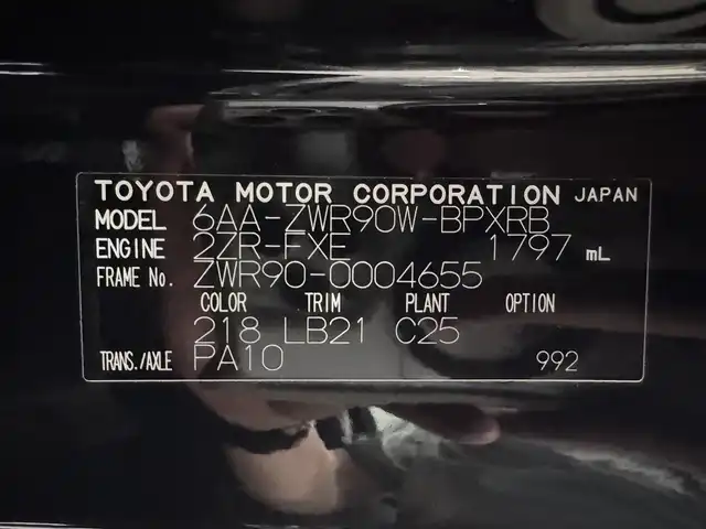 トヨタ ヴォクシー ハイブリッド S－Z 三重県 2022(令4)年 2.9万km アティチュードブラックマイカ ハイブリッド/FF/インパネCVT/純正 10.5インチ『ディスプレイオーディオplus』（ナビ機能搭載）/（AM/FM/CD/DVD/USB/Miracast/Bluetooth/CarPlay/AndroidAuto）/純正 14インチ 後席用OLEDフリップダウンディスプレイ V14T-R72R/バックガイドモニター/両側パワースライドドア/ビルトイン ETC2.0/Toyota Safety Sense/・プリクラッシュセーフティ［PCS］/・レーンディパーチャーアラート［LDA］/・レーダークルーズ/・【OP】アダプティブハイビームシステム/・クリアランスソナー/・パーキングサポートブレーキ［PKSB］（静止物）/・ロードサインアシスト［RSA］/・発進遅れ告知機能［TMN］/・プロアクティブドライビングアシスト［PDA］/装備/・【OP】LEDヘッドランプ（プロジェクター式）＋クリアランスランプ/・ハーフレザーシート/・シートヒーター（D/N）/・左右・後席独立オートエアコン/・オートライト/・電子パーキングブレーキ＋ブレーキホールド/・プッシュスタート/・純正17inAW/・保/・スマートキーx1/など