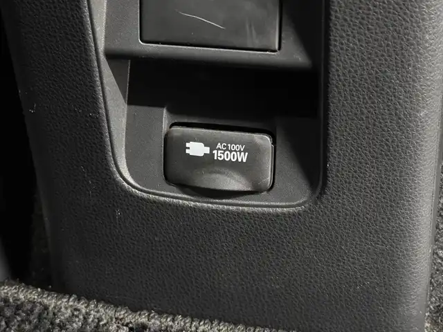 トヨタ ヴォクシー ハイブリッド S－Z 三重県 2022(令4)年 2.9万km アティチュードブラックマイカ ハイブリッド/FF/インパネCVT/純正 10.5インチ『ディスプレイオーディオplus』（ナビ機能搭載）/（AM/FM/CD/DVD/USB/Miracast/Bluetooth/CarPlay/AndroidAuto）/純正 14インチ 後席用OLEDフリップダウンディスプレイ V14T-R72R/バックガイドモニター/両側パワースライドドア/ビルトイン ETC2.0/Toyota Safety Sense/・プリクラッシュセーフティ［PCS］/・レーンディパーチャーアラート［LDA］/・レーダークルーズ/・【OP】アダプティブハイビームシステム/・クリアランスソナー/・パーキングサポートブレーキ［PKSB］（静止物）/・ロードサインアシスト［RSA］/・発進遅れ告知機能［TMN］/・プロアクティブドライビングアシスト［PDA］/装備/・【OP】LEDヘッドランプ（プロジェクター式）＋クリアランスランプ/・ハーフレザーシート/・シートヒーター（D/N）/・左右・後席独立オートエアコン/・オートライト/・電子パーキングブレーキ＋ブレーキホールド/・プッシュスタート/・純正17inAW/・保/・スマートキーx1/など