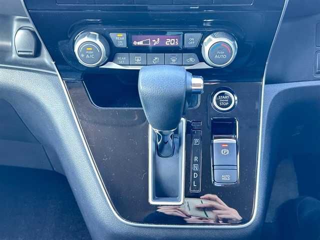 日産 セレナ ハイウェイスター V 群馬県 2020(令2)年 2.1万km ダークメタルグレー ワンオーナー/純正10インチ(SD)ナビ/アラウンドビューモニター/両側パワースライドドア/ハンズフリースライドドア/純正ナビ連動 前方ドラレコ（DH5-D）/プロパイロット/クルーズコントロール/レーンキープアシスト/ふらつき警報装置/ブラインドスポットモニター/エマージェンシーブレーキ/電動パーキングブレーキ/ブレーキオートホールド/純正ナビ連動 ETC/アイドリングストップ/ECOモード/オートライト/フロントフォグランプ/電動格納ウインカーミラー/保証書/取扱説明書/点検記録簿/スペアキー1本