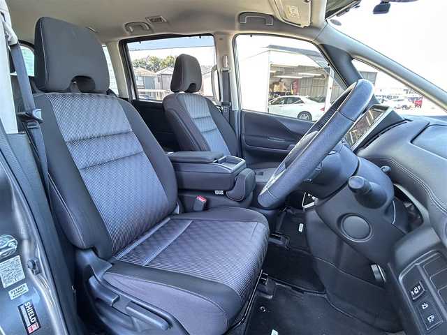 日産 セレナ ハイウェイスター V 群馬県 2020(令2)年 2.1万km ダークメタルグレー ワンオーナー/純正10インチ(SD)ナビ/アラウンドビューモニター/両側パワースライドドア/ハンズフリースライドドア/純正ナビ連動 前方ドラレコ（DH5-D）/プロパイロット/クルーズコントロール/レーンキープアシスト/ふらつき警報装置/ブラインドスポットモニター/エマージェンシーブレーキ/電動パーキングブレーキ/ブレーキオートホールド/純正ナビ連動 ETC/アイドリングストップ/ECOモード/オートライト/フロントフォグランプ/電動格納ウインカーミラー/保証書/取扱説明書/点検記録簿/スペアキー1本