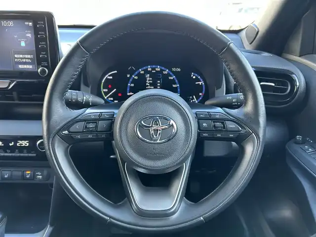 トヨタ ヤリスクロス ハイブリッド Z 福島県 2023(令5)年 1.5万km ブラックマイカ トヨタセーフティセンス/・プリクラッシュセーフティ/・レーントレーシングアシスト/・レーダークルーズコントロール/・オートマチックハイビーム/・ロードサインアシスト/純正ディスプレイオーディオ/【USB/Bluetooth/Miracast】/バックカメラ/ビルトインETC/前席シートヒーター/本革巻きステアリング/・ステアリングヒーター/・ステリングリモコン/運転席パワーシート/前席シートヒーター/LEDヘッドライト/・オートライト/スマートキー/・プッシュスタート/純正フロアマット