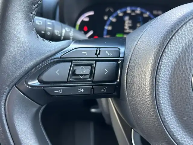 トヨタ ヤリスクロス ハイブリッド Z 福島県 2023(令5)年 1.5万km ブラックマイカ トヨタセーフティセンス/・プリクラッシュセーフティ/・レーントレーシングアシスト/・レーダークルーズコントロール/・オートマチックハイビーム/・ロードサインアシスト/純正ディスプレイオーディオ/【USB/Bluetooth/Miracast】/バックカメラ/ビルトインETC/前席シートヒーター/本革巻きステアリング/・ステアリングヒーター/・ステリングリモコン/運転席パワーシート/前席シートヒーター/LEDヘッドライト/・オートライト/スマートキー/・プッシュスタート/純正フロアマット