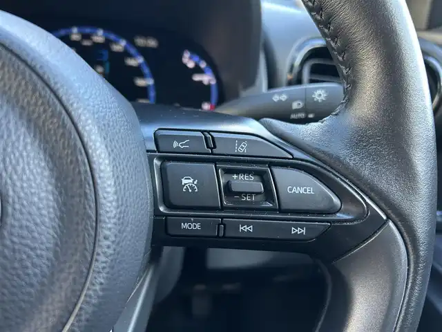 トヨタ ヤリスクロス ハイブリッド Z 福島県 2023(令5)年 1.5万km ブラックマイカ トヨタセーフティセンス/・プリクラッシュセーフティ/・レーントレーシングアシスト/・レーダークルーズコントロール/・オートマチックハイビーム/・ロードサインアシスト/純正ディスプレイオーディオ/【USB/Bluetooth/Miracast】/バックカメラ/ビルトインETC/前席シートヒーター/本革巻きステアリング/・ステアリングヒーター/・ステリングリモコン/運転席パワーシート/前席シートヒーター/LEDヘッドライト/・オートライト/スマートキー/・プッシュスタート/純正フロアマット