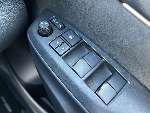 トヨタ ヤリスクロス ハイブリッド Z 福島県 2023(令5)年 1.5万km ブラックマイカ トヨタセーフティセンス/・プリクラッシュセーフティ/・レーントレーシングアシスト/・レーダークルーズコントロール/・オートマチックハイビーム/・ロードサインアシスト/純正ディスプレイオーディオ/【USB/Bluetooth/Miracast】/バックカメラ/ビルトインETC/前席シートヒーター/本革巻きステアリング/・ステアリングヒーター/・ステリングリモコン/運転席パワーシート/前席シートヒーター/LEDヘッドライト/・オートライト/スマートキー/・プッシュスタート/純正フロアマット