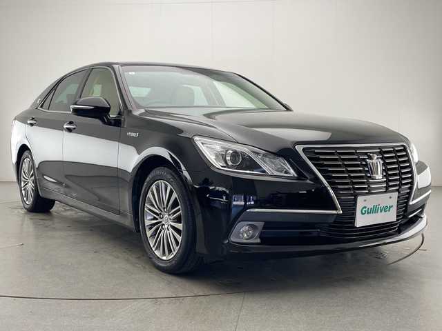 トヨタ クラウン ハイブリッド ロイヤルサルーン 宮崎県 2015(平27)年 6.7万km ブラック メーカーナビ(CD/DVD/AM/FM/BT)/クルーズコントロール/ステアリングスイッチ/横滑り防止装置/車両接近通報装置/D/N席　パワーシート/D/N席　シートヒーター/D/N席　エアーシート/ハンドルヒーター/純正アルミホイール/純正フロアマット/電装格納ミラー/オートライト/スマートキー/ETC