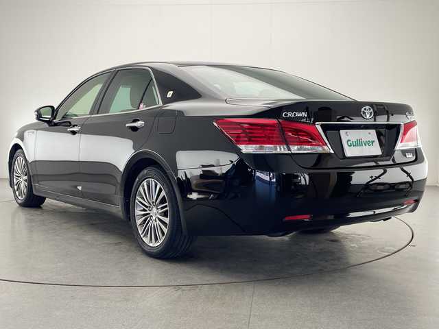 トヨタ クラウン ハイブリッド ロイヤルサルーン 宮崎県 2015(平27)年 6.7万km ブラック メーカーナビ(CD/DVD/AM/FM/BT)/クルーズコントロール/ステアリングスイッチ/横滑り防止装置/車両接近通報装置/D/N席　パワーシート/D/N席　シートヒーター/D/N席　エアーシート/ハンドルヒーター/純正アルミホイール/純正フロアマット/電装格納ミラー/オートライト/スマートキー/ETC