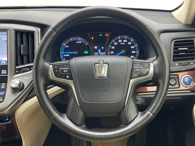 トヨタ クラウン ハイブリッド ロイヤルサルーン 宮崎県 2015(平27)年 6.7万km ブラック メーカーナビ(CD/DVD/AM/FM/BT)/クルーズコントロール/ステアリングスイッチ/横滑り防止装置/車両接近通報装置/D/N席　パワーシート/D/N席　シートヒーター/D/N席　エアーシート/ハンドルヒーター/純正アルミホイール/純正フロアマット/電装格納ミラー/オートライト/スマートキー/ETC