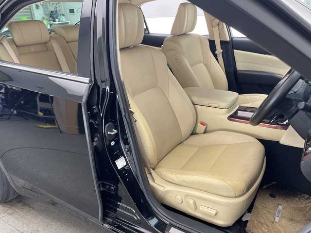 トヨタ クラウン ハイブリッド ロイヤルサルーン 宮崎県 2015(平27)年 6.7万km ブラック メーカーナビ(CD/DVD/AM/FM/BT)/クルーズコントロール/ステアリングスイッチ/横滑り防止装置/車両接近通報装置/D/N席　パワーシート/D/N席　シートヒーター/D/N席　エアーシート/ハンドルヒーター/純正アルミホイール/純正フロアマット/電装格納ミラー/オートライト/スマートキー/ETC