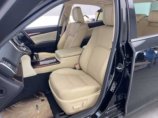 トヨタ クラウン ハイブリッド ロイヤルサルーン 宮崎県 2015(平27)年 6.7万km ブラック メーカーナビ(CD/DVD/AM/FM/BT)/クルーズコントロール/ステアリングスイッチ/横滑り防止装置/車両接近通報装置/D/N席　パワーシート/D/N席　シートヒーター/D/N席　エアーシート/ハンドルヒーター/純正アルミホイール/純正フロアマット/電装格納ミラー/オートライト/スマートキー/ETC