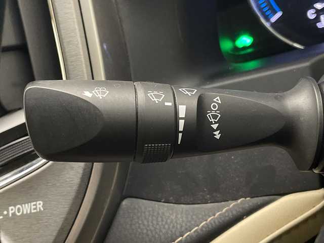 トヨタ クラウン ハイブリッド ロイヤルサルーン 宮崎県 2015(平27)年 6.7万km ブラック メーカーナビ(CD/DVD/AM/FM/BT)/クルーズコントロール/ステアリングスイッチ/横滑り防止装置/車両接近通報装置/D/N席　パワーシート/D/N席　シートヒーター/D/N席　エアーシート/ハンドルヒーター/純正アルミホイール/純正フロアマット/電装格納ミラー/オートライト/スマートキー/ETC