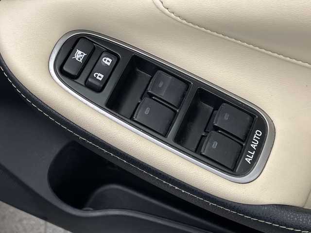 トヨタ クラウン ハイブリッド ロイヤルサルーン 宮崎県 2015(平27)年 6.7万km ブラック メーカーナビ(CD/DVD/AM/FM/BT)/クルーズコントロール/ステアリングスイッチ/横滑り防止装置/車両接近通報装置/D/N席　パワーシート/D/N席　シートヒーター/D/N席　エアーシート/ハンドルヒーター/純正アルミホイール/純正フロアマット/電装格納ミラー/オートライト/スマートキー/ETC