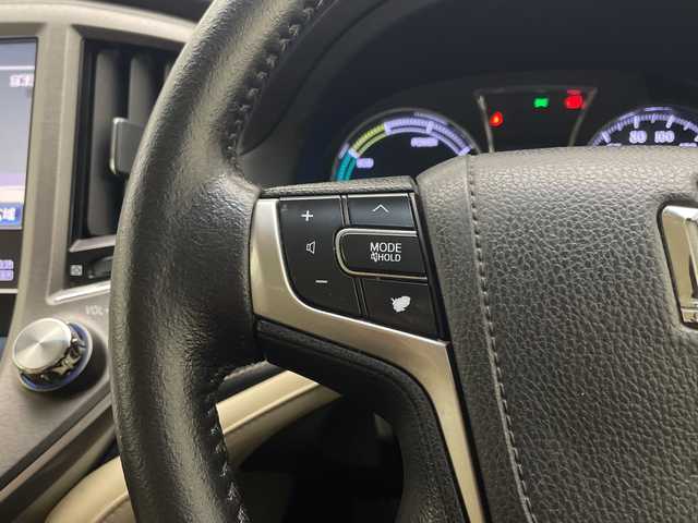 トヨタ クラウン ハイブリッド ロイヤルサルーン 宮崎県 2015(平27)年 6.7万km ブラック メーカーナビ(CD/DVD/AM/FM/BT)/クルーズコントロール/ステアリングスイッチ/横滑り防止装置/車両接近通報装置/D/N席　パワーシート/D/N席　シートヒーター/D/N席　エアーシート/ハンドルヒーター/純正アルミホイール/純正フロアマット/電装格納ミラー/オートライト/スマートキー/ETC