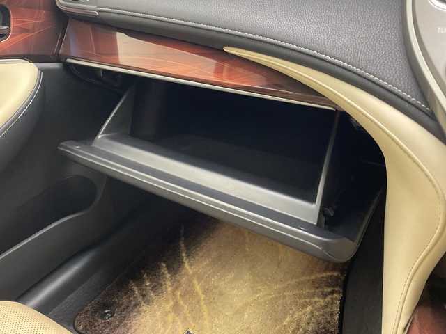 トヨタ クラウン ハイブリッド ロイヤルサルーン 宮崎県 2015(平27)年 6.7万km ブラック メーカーナビ(CD/DVD/AM/FM/BT)/クルーズコントロール/ステアリングスイッチ/横滑り防止装置/車両接近通報装置/D/N席　パワーシート/D/N席　シートヒーター/D/N席　エアーシート/ハンドルヒーター/純正アルミホイール/純正フロアマット/電装格納ミラー/オートライト/スマートキー/ETC