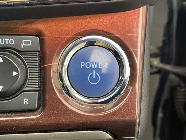 トヨタ クラウン ハイブリッド ロイヤルサルーン 宮崎県 2015(平27)年 6.7万km ブラック メーカーナビ(CD/DVD/AM/FM/BT)/クルーズコントロール/ステアリングスイッチ/横滑り防止装置/車両接近通報装置/D/N席　パワーシート/D/N席　シートヒーター/D/N席　エアーシート/ハンドルヒーター/純正アルミホイール/純正フロアマット/電装格納ミラー/オートライト/スマートキー/ETC